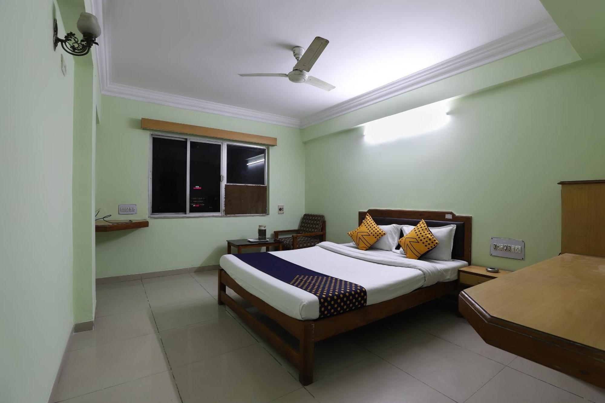Spot On Hotel Hilltop Vadodara Zewnętrze zdjęcie
