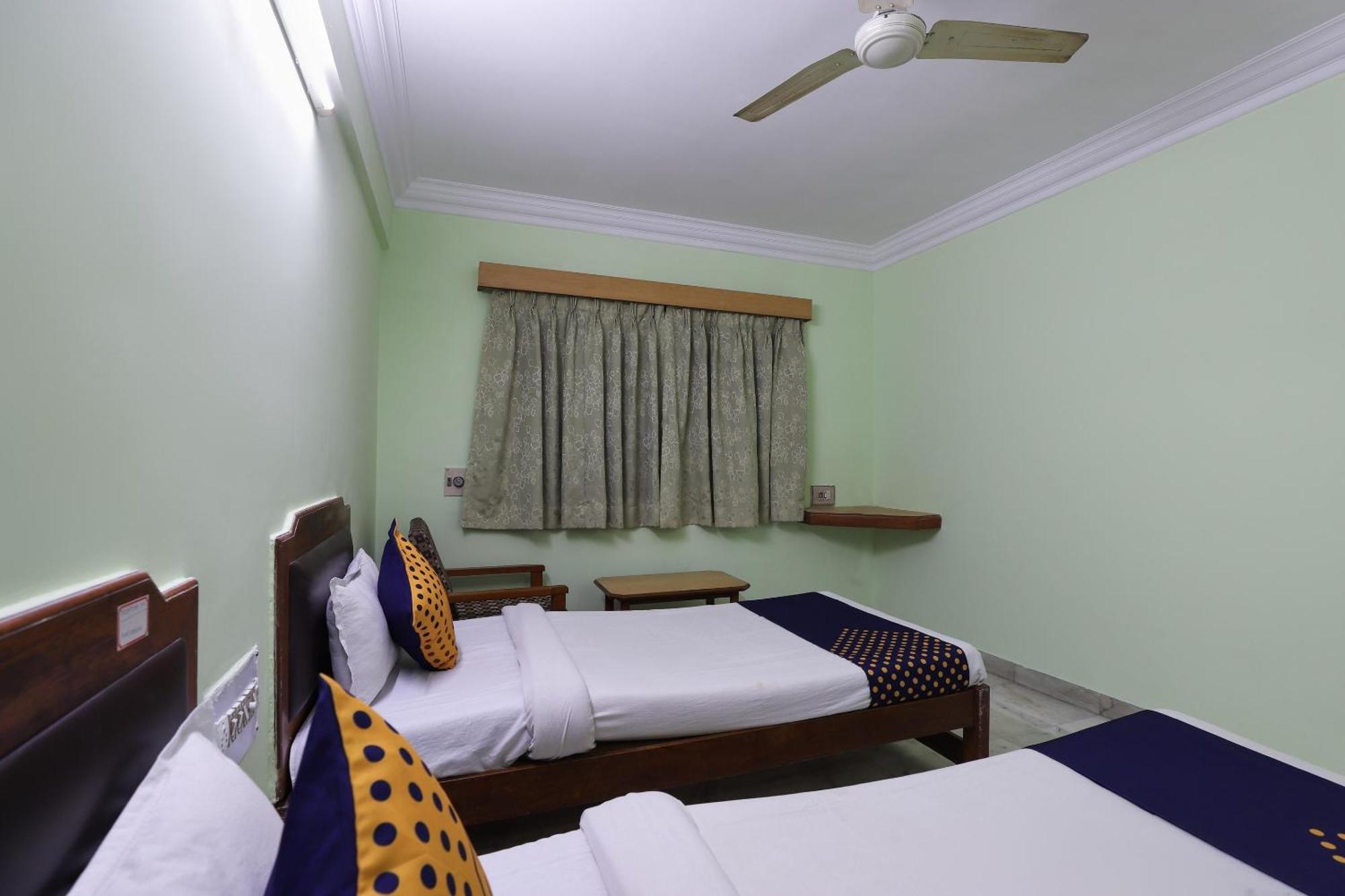 Spot On Hotel Hilltop Vadodara Zewnętrze zdjęcie