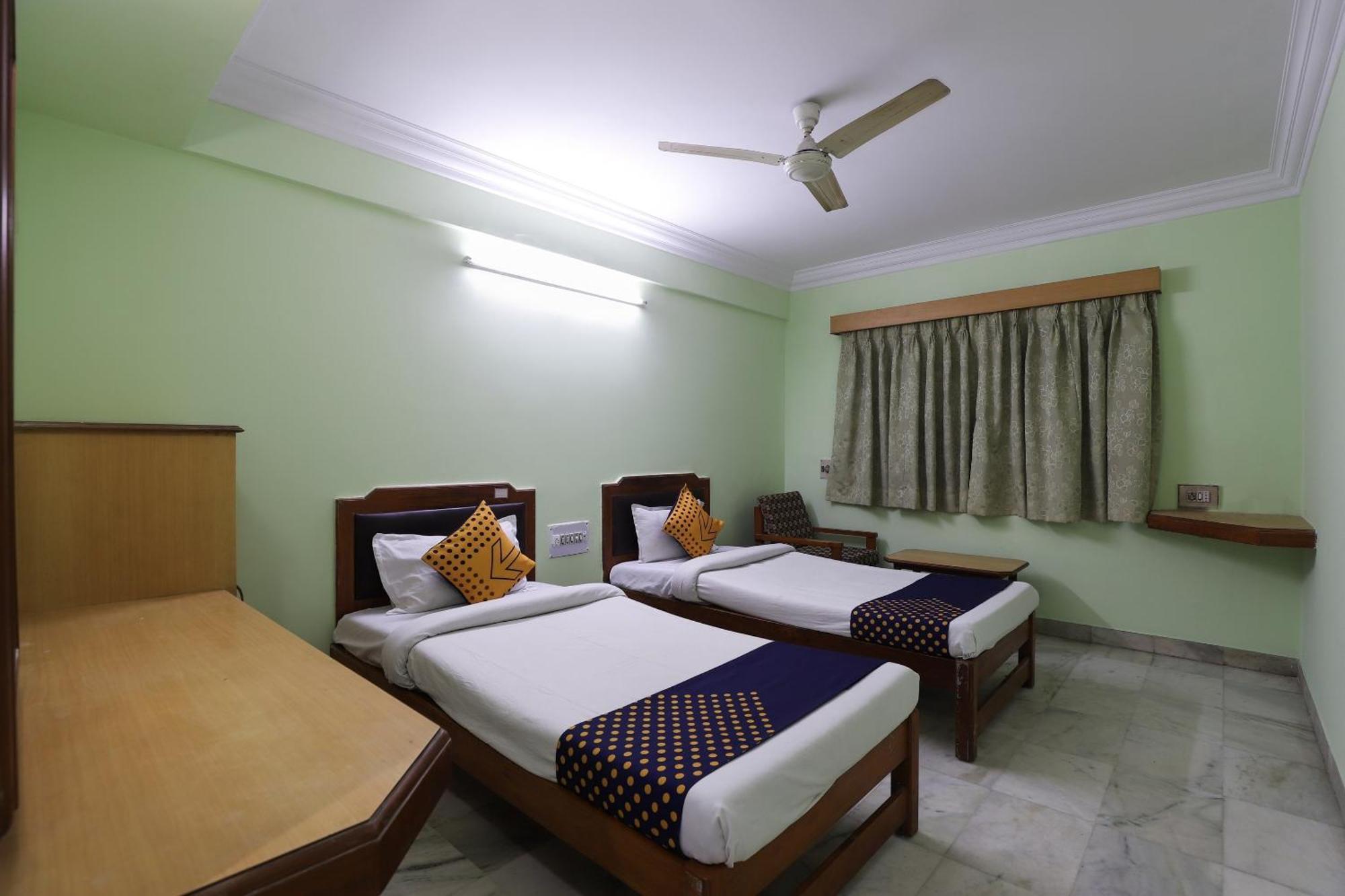 Spot On Hotel Hilltop Vadodara Zewnętrze zdjęcie