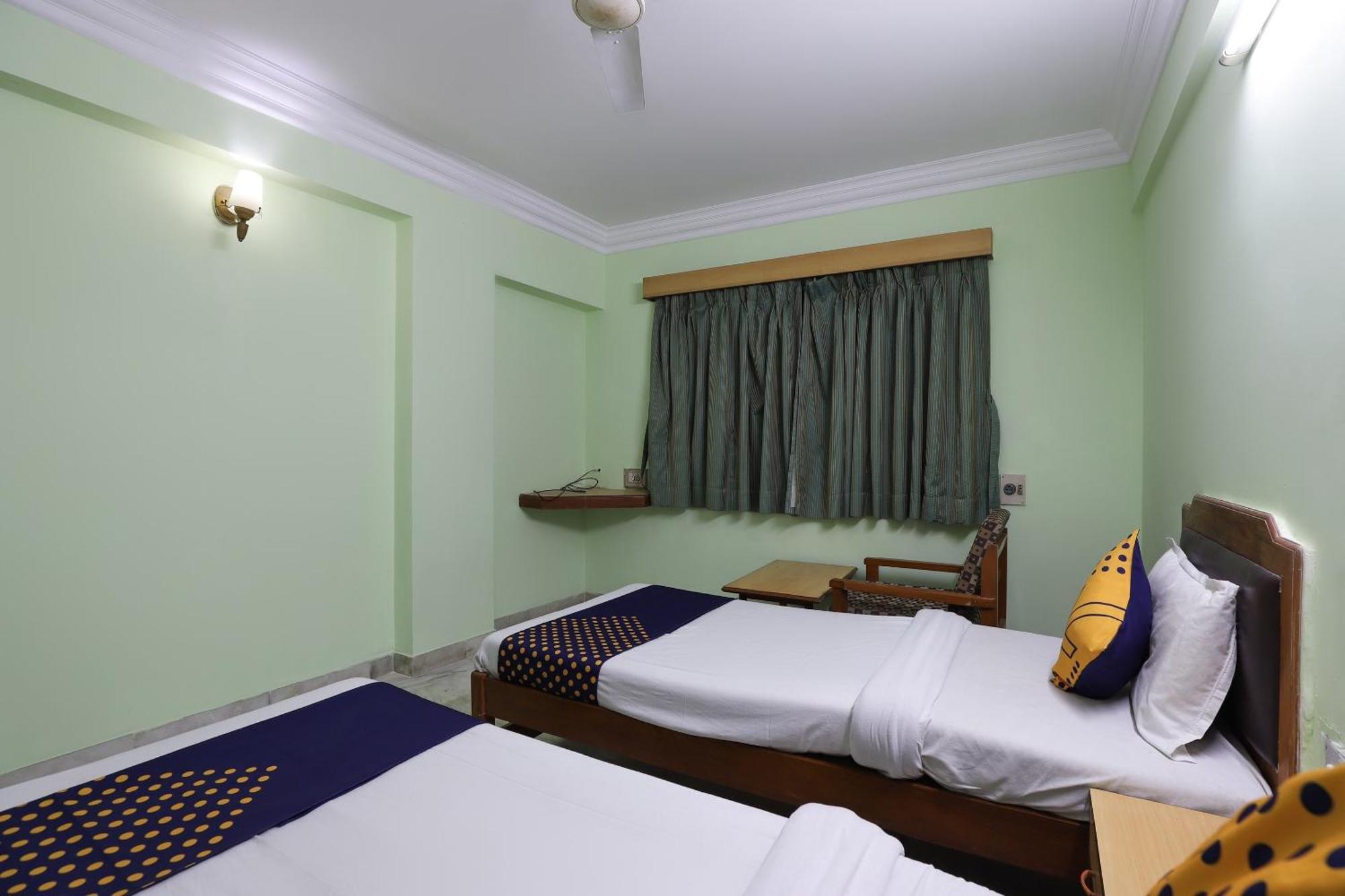 Spot On Hotel Hilltop Vadodara Zewnętrze zdjęcie
